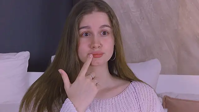 EllieHayes online show from April 2026 09:43:01 PM