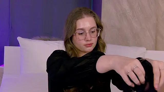 EllieHayes online show from June 2026 02:39:02 AM