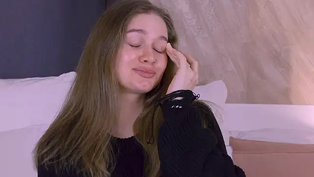 EllieHayes online show from March 2026 12:28:01 AM