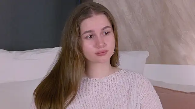 Snapshot of EllieHayes chatting on April 2026 04:43:02 AM EllieHayes online show from April 2026 04:43:02 AM