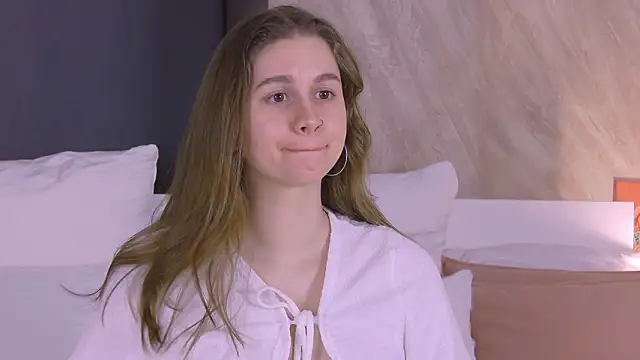 EllieHayes online show from March 2026 08:59:01 PM