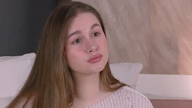 EllieHayes online show from April 2026 10:17:02 PM