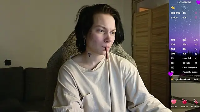 esajukyy online show from February 2026 03:12:02 PM