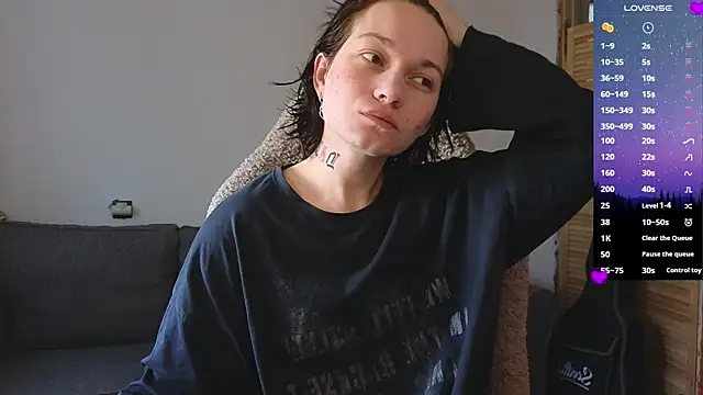 esajukyy online show from April 2026 04:17:01 AM