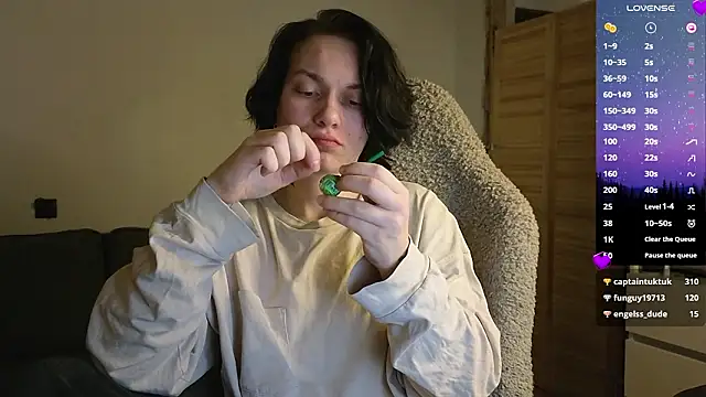 esajukyy online show from March 2026 03:42:02 PM