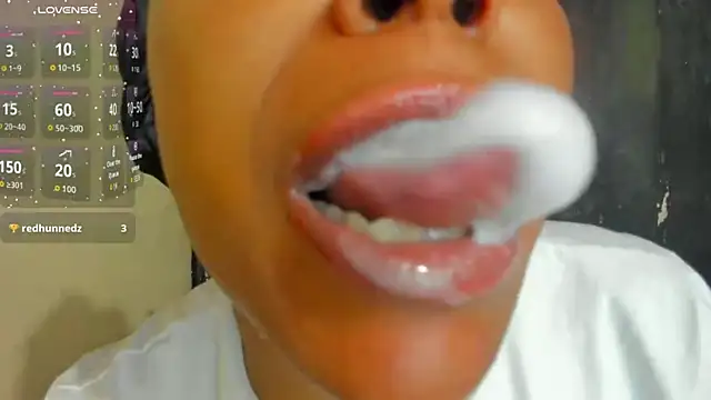 KamariaFyre online show from April 2026 03:52:02 AM