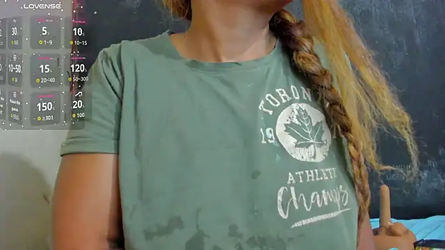 Snapshot of KamariaFyre chatting on December 2025 09:52:01 AM KamariaFyre online show from December 2025 09:52:01 AM