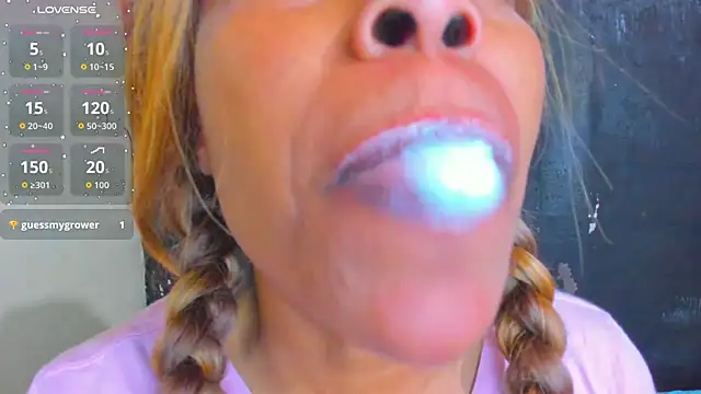 Snapshot of KamariaFyre chatting on November 2025 03:17:02 AM KamariaFyre online show from November 2025 03:17:02 AM