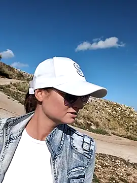 Samira-Summer online show from November 2025 12:20:01 PM