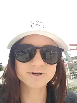 Snapshot of Samira-Summer chatting on March 2025 10:47:01 AM Samira-Summer online show from March 2025 10:47:01 AM