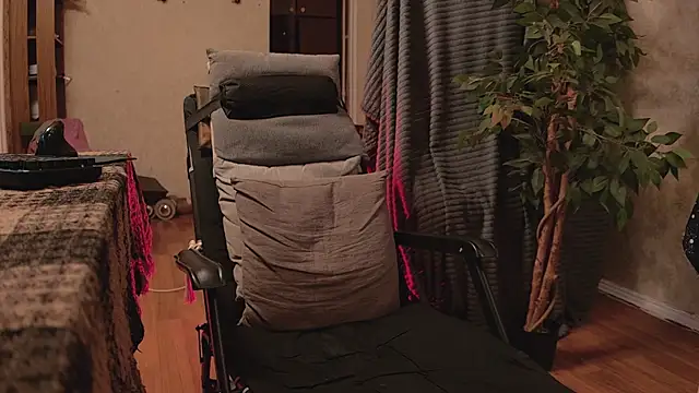 Snapshot of bulatov_xx chatting on October 2025 12:33:02 AM bulatov xx online show from October 2025 12:33:02 AM