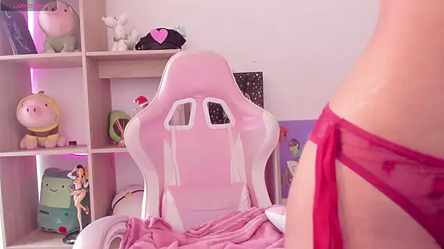 KatieSimpson  online show from December 2024 02:50:02 PM