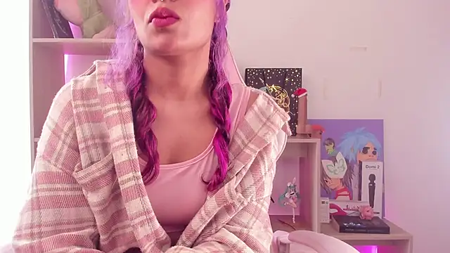 KatieSimpson  online show from December 2024 02:50:01 PM