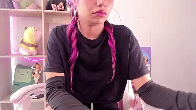 KatieSimpson  online show from December 2024 06:12:01 PM