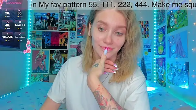 Snapshot of AliceMilman chatting on December 2024 02:22:02 PM AliceMilman online show from December 2024 02:22:02 PM