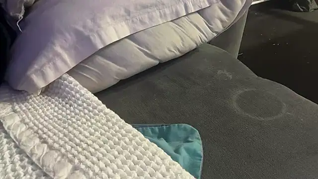 houy111111 online show from October 2025 05:57:02 PM