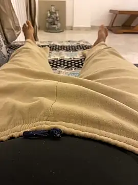 Lahcene online show from November 2025 07:18:01 PM