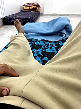 Lahcene online show from November 2025 07:06:01 PM