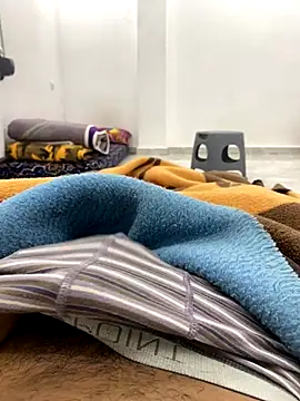 Lahcene online show from December 2025 10:01:02 PM