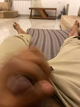 Snapshot of Lahcene chatting on February 2026 11:45:01 PM Lahcene online show from February 2026 11:45:01 PM