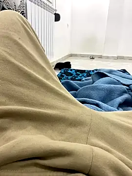 Lahcene online show from November 2025 07:24:02 PM