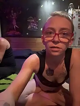 Snapshot of Stonermama666420 chatting on April 2026 03:35:02 AM Stonermama666420 online show from April 2026 03:35:02 AM