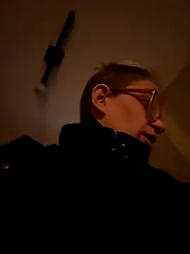 Stonermama666420 online show from December 2025 03:47:01 PM