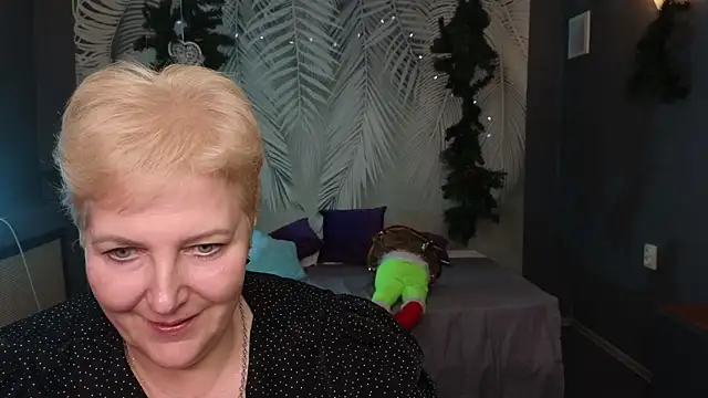 Sandra Snow online show from January 2025 08:30:01 PM