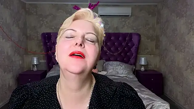 Sandra Snow online show from February 2025 08:29:02 PM