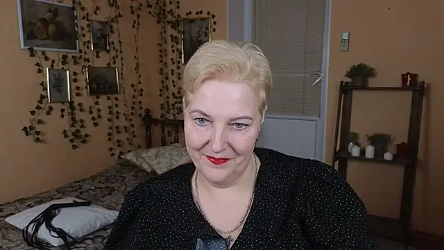 Sandra Snow online show from February 2025 06:22:01 PM