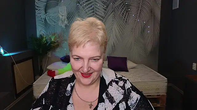 Sandra Snow online show from February 2025 05:33:01 PM