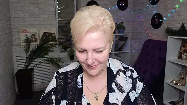 Sandra Snow online show from January 2025 02:31:02 PM