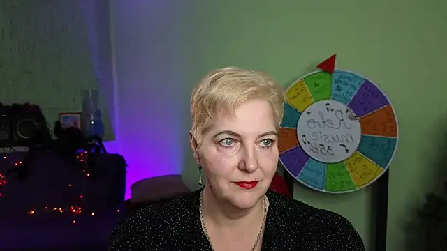 Sandra Snow online show from February 2025 01:19:02 PM