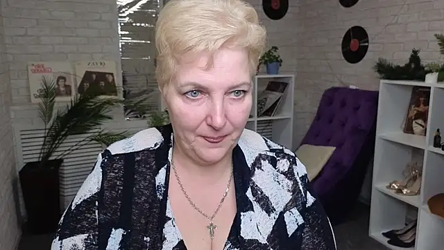 Sandra Snow online show from January 2025 04:51:02 PM