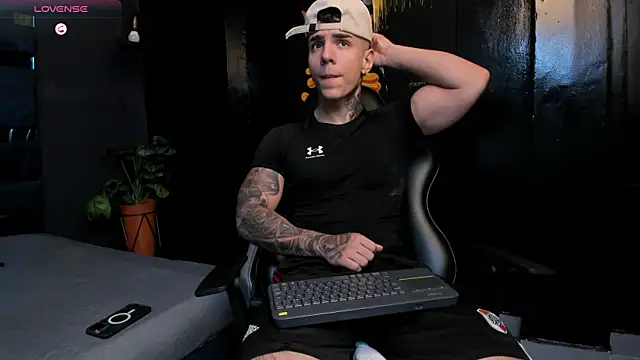 Flynn Riider online show from November 2025 05:34:02 PM