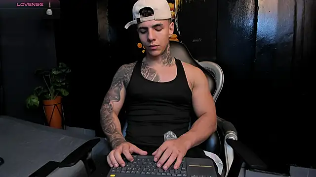 Flynn Riider online show from November 2025 05:46:02 PM