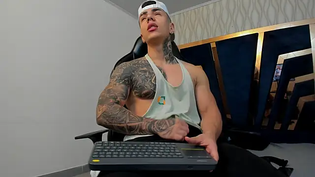 Flynn Riider online show from November 2025 05:14:02 PM