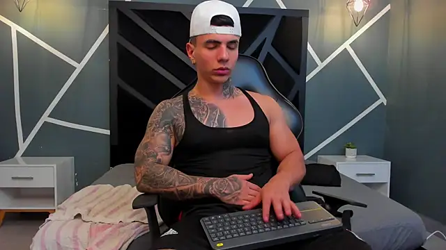 Flynn Riider online show from December 2025 05:28:01 AM