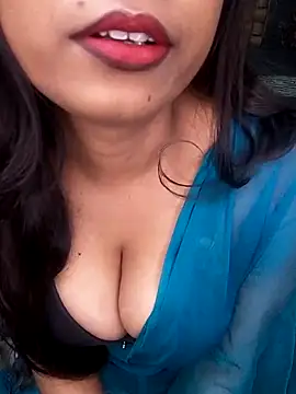 Snapshot of hinaa_khan chatting on November 2025 04:33:02 PM hinaa khan online show from November 2025 04:33:02 PM