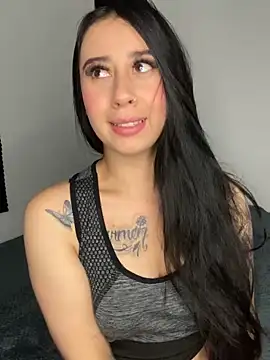 Snapshot of Zoee_t chatting on October 2025 04:43:01 AM Zoee t online show from October 2025 04:43:01 AM