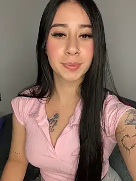 Snapshot of Zoee_t chatting on October 2025 03:54:02 AM Zoee t online show from October 2025 03:54:02 AM