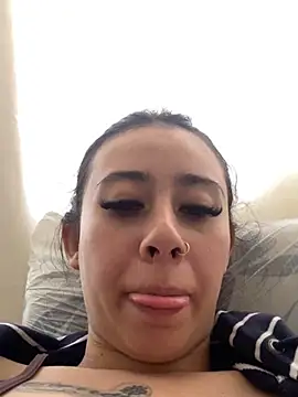 Snapshot of Zoee_t chatting on February 2025 07:02:01 PM Zoee t online show from February 2025 07:02:01 PM