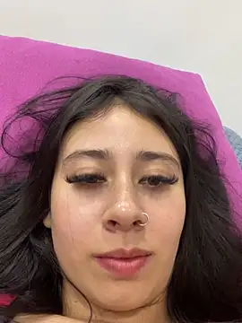 Snapshot of Zoee_t chatting on February 2025 03:33:01 AM Zoee t online show from February 2025 03:33:01 AM