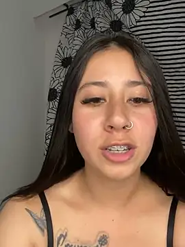 Snapshot of Zoee_t chatting on February 2025 04:48:02 PM Zoee t online show from February 2025 04:48:02 PM