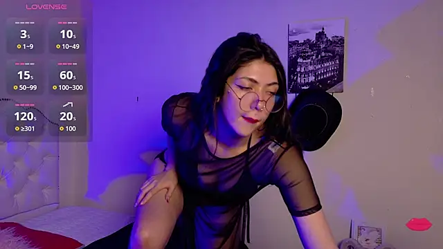 Aurora Hotson online show from November 2025 01:05:01 AM