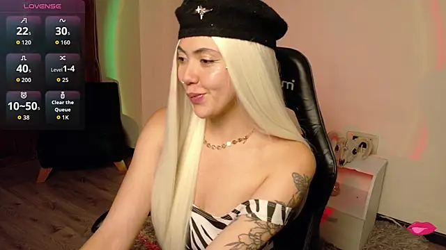 Aurora Hotson online show from November 2025 12:27:01 AM