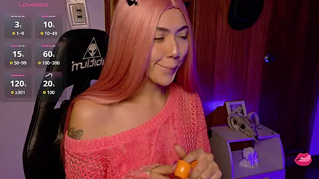 Aurora Hotson online show from November 2025 12:55:01 AM