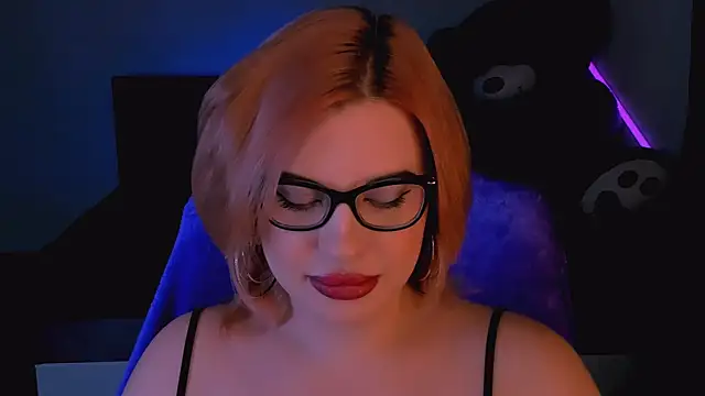 Snapshot of evaharve chatting on October 2025 10:42:02 PM evaharve online show from October 2025 10:42:02 PM