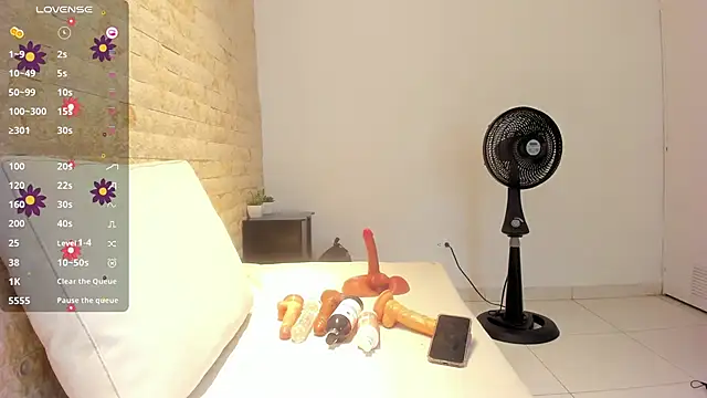 Snapshot of mia_roldan_ chatting on February 2025 08:13:02 AM mia roldan online show from February 2025 08:13:02 AM