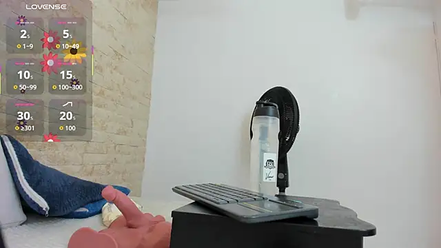 mia roldan  online show from November 2025 12:31:01 PM